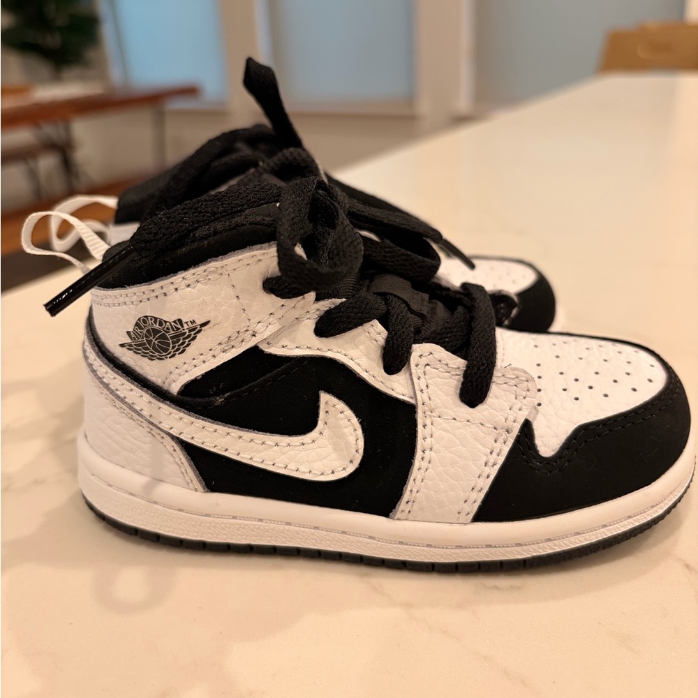Nike Kids Sneakers Black and White